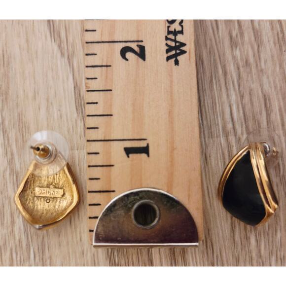 Vintage MONET Signed Black Enamel Gold Tone Pierced Earring - Picture 4 of 4